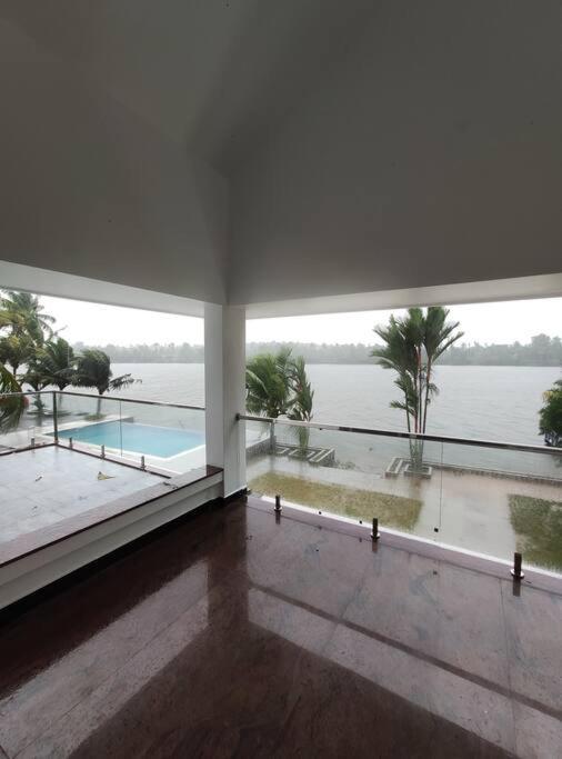 Riveria Portico - River Side 6 Bedroom Private Pool Bungalow North Paravur Экстерьер фото