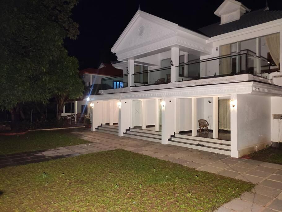Riveria Portico - River Side 6 Bedroom Private Pool Bungalow North Paravur Экстерьер фото