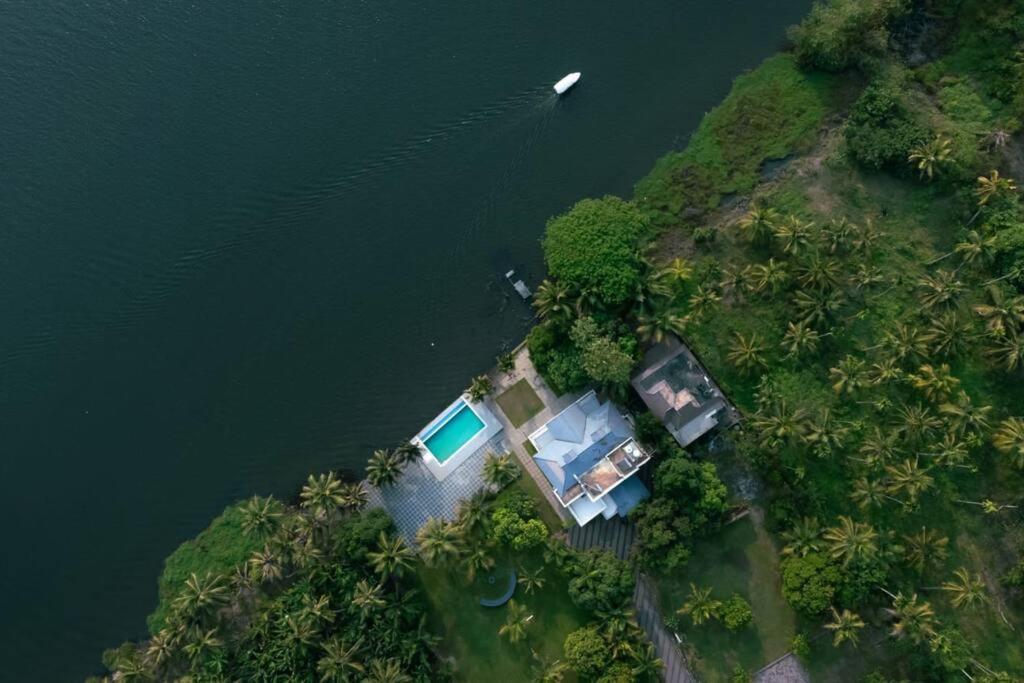 Riveria Portico - River Side 6 Bedroom Private Pool Bungalow North Paravur Экстерьер фото