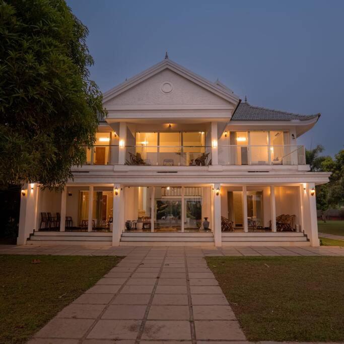 Riveria Portico - River Side 6 Bedroom Private Pool Bungalow North Paravur Экстерьер фото