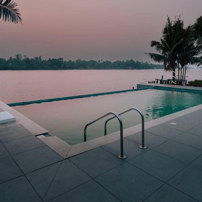 Riveria Portico - River Side 6 Bedroom Private Pool Bungalow North Paravur Экстерьер фото